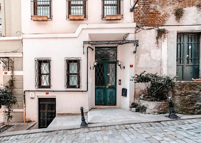 Apartamento Homie - Modern Nearby Istiklal Street & Galata Tower *